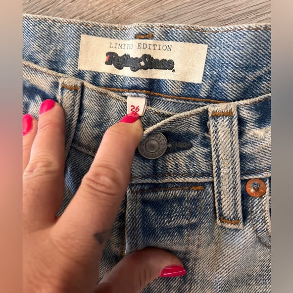 Levi’s The Rolling Stones limited Edition Women’s Jeans Size 26 Read Info - Picture 2 of 6